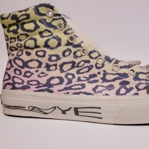 NWOT Straye hightop skater sneaker